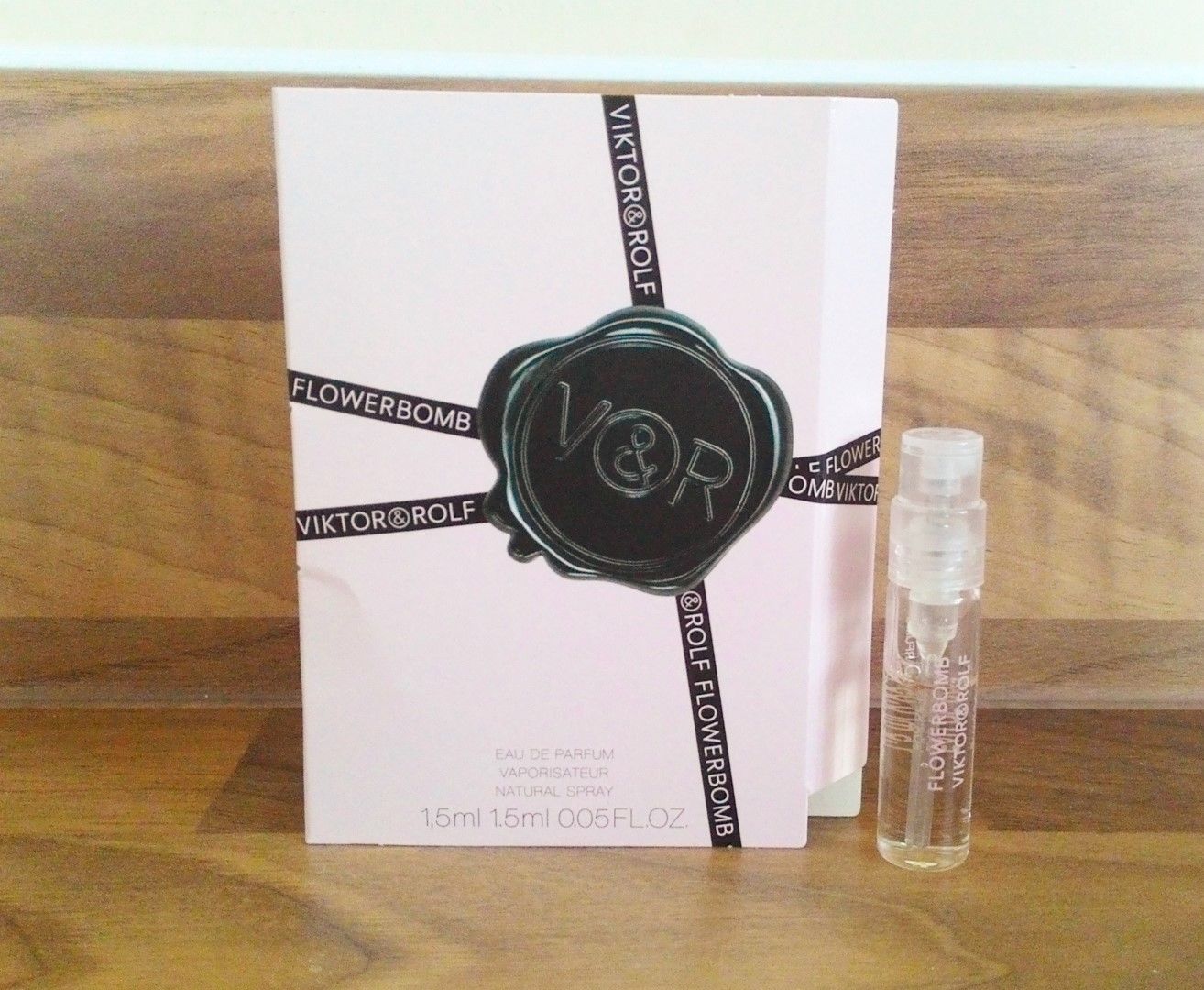 Viktor-Rolf-Flowerbomb-Eau-De-Parfum-Ladies-Samples